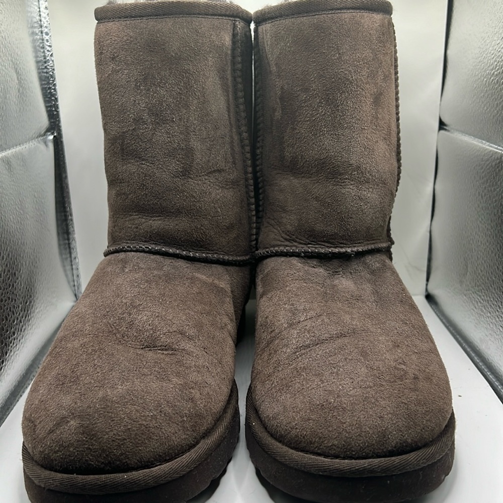 UGG AUSTRALIA